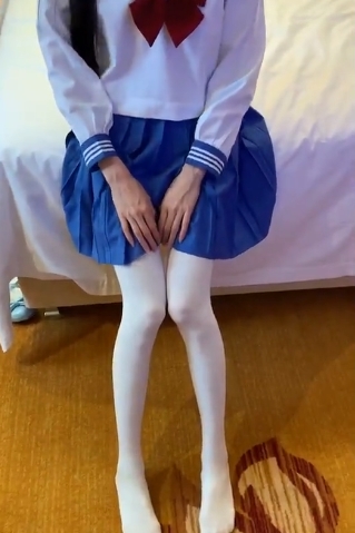 斗鱼超人气清纯学生风美女主播紫薇噼里啪啦飞机场罗莉绅士合集-热门斗鱼主播紫薇的清纯学生风合集，噼里啪啦的飞机场罗莉风格吸引绅士们的目光