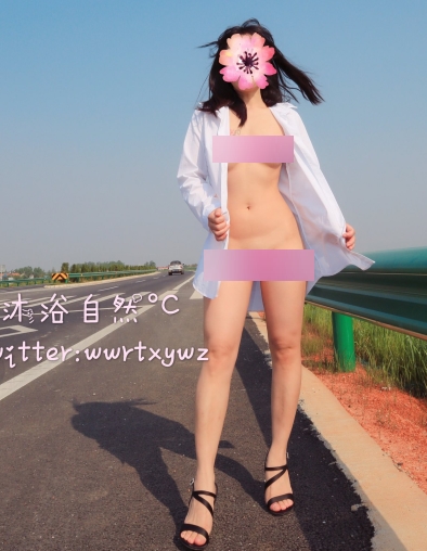 御姐展示最真实状态，惊艳公园路人