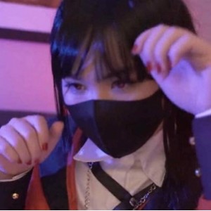 亚洲小姐姐扮演玩偶姐姐的COS商品，包含有尺度的场景和体位，可用于闺蜜间的娱乐。商品中的表情和台本都经过精心设计，可让用户扮演抖M角色。商品包含剧情，文件大小为