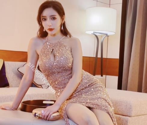 王馨瑶的礼服，女团成员的1V973M，粉丝们瞩目的颜值和身材，以及令人羡慕的大长腿，立即下载