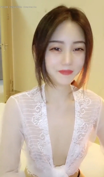 虎牙LOL女主播-超人气新晋第一头牌-精选小仙女神颜浮力姬-上海猪九妹-稀缺散播有尺度吐奶完整作品合集