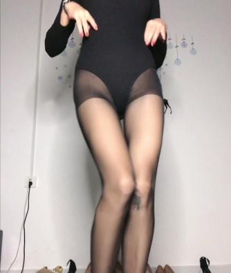 网红奈斯姐姐的私人订制成熟女人收藏的大姐姐双大长腿大黑丝高跟足系列浮力59V4.2G