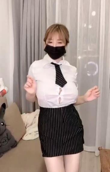 虎牙女神巨R姬完整合集，抖音女神高颜绝顶身材精选，话题性浮力姬萌萌有尺度，整容女神赏心悦目车灯