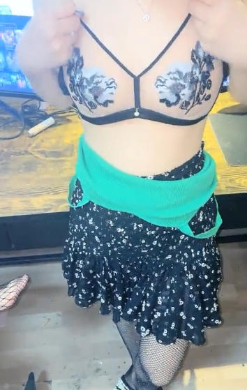 虎牙女神泽美室外视频久妖站浮力姬露脸激战手机真实