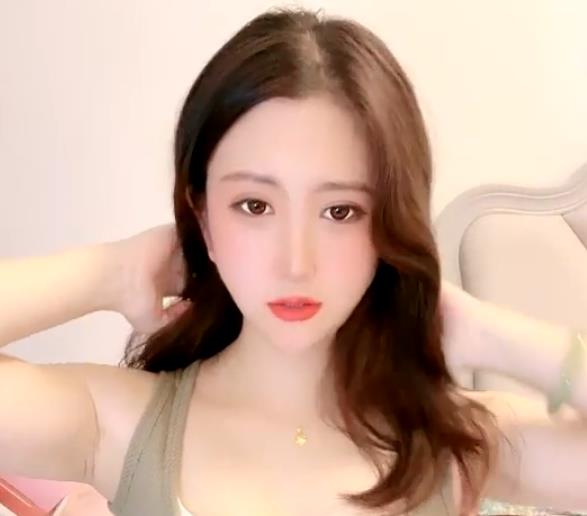 快手网红琪琪的自娱自乐玩具蛋蛋