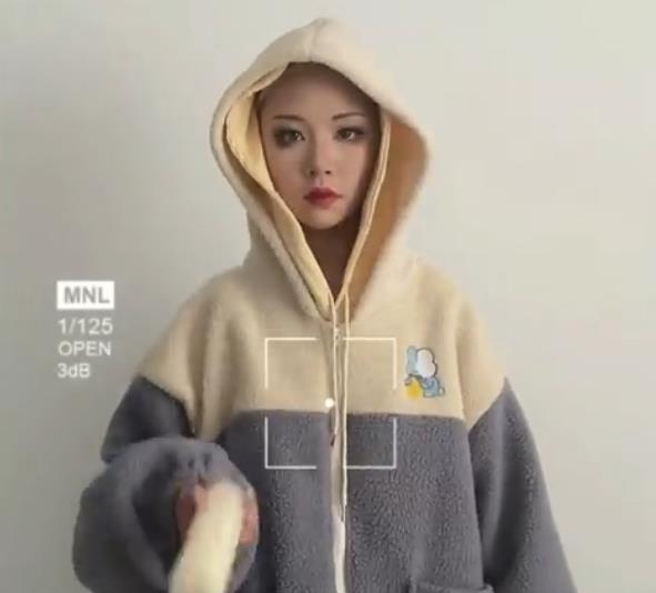 抖音女孩刘畊宏光剑变装短视频