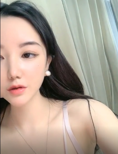 虎牙新晋人气主播小纯纯散播合集：妩媚惊艳现代狐狸精小妲己火爆直播，超火身材白皙粉嫩，大白兔妖娆有尺度，私人定制绅士打赏