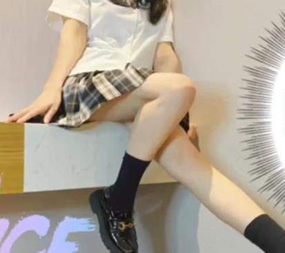 许木的小雌性狗子黑丝JK格子裙摆拍满足大学生身材妹子
