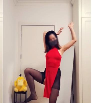 抖音女神果舞展示性感黑丝,绅士封号的野性诗宝劲爆收藏