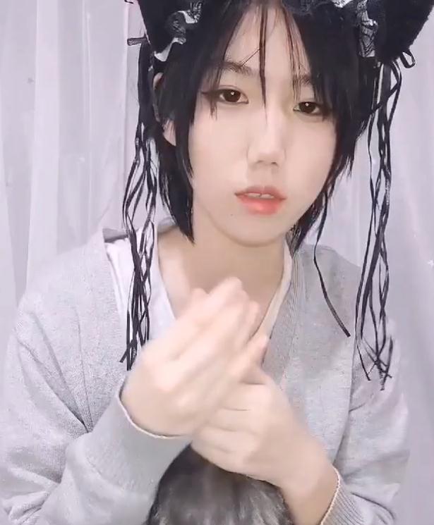 FL姬韵韵高跟鞋狐狸尾巴露脸淡妆蚌壳JK绅士3.2GFL姬韵韵款式高跟鞋,狐狸尾巴设计,优雅露脸淡妆,蚌壳材质,适合JK和绅士,容量3.2G