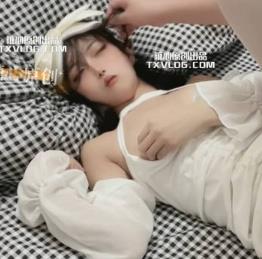 最美小魔女窈窕身材资源完整版露脸Papa的精致肉鸡蛋饼