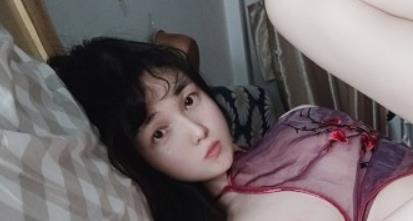 越南美女留学生小E的火辣照片，清纯颜值和狂野豪放的魅力