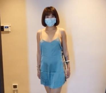 私房老虎菜销售成熟主妇模特系列核酸棉签