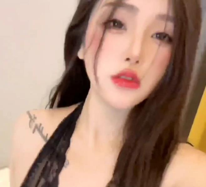 神颜主播：心甜颜值身材2V484M某房200大洋