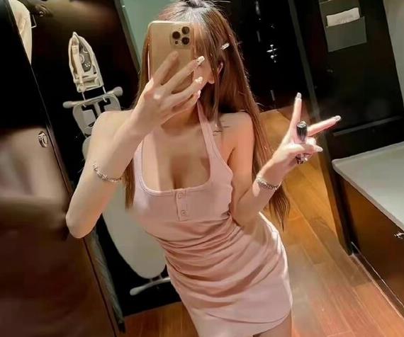 李易峰事件的爆料人提供了图片、视频和微博资源，证据显示李易峰涉及不当行为