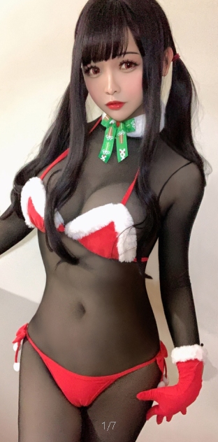 TSsola酱：社交平台上的双马尾coser，颜值和身材出众的精选尤物