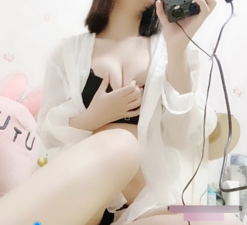 斗鱼女神沈梦逸9月超火直播资源，白玉兔黑森林香艳绅士