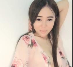 反差婊的真实剧情视频合集：老公和男友打电话的兴奋作品探秘