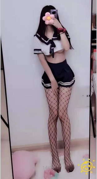 可爱系主播沫沫酱的二次元美少女形象