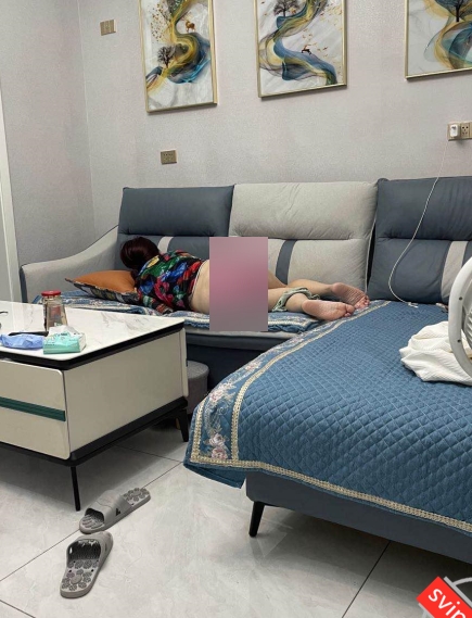 真实妈妈乱L：儿子偷窥记录的内社文字和照片（2小时22分，20V-1.3G）