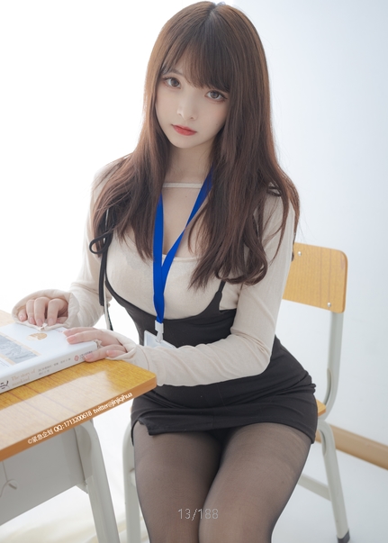 美腿小仙女喵喵梓紧急企划合集高颜值JK服装体C服猫奴白丝黑丝美腿美足浮力20套21.1G