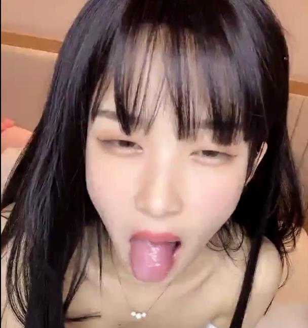 性感男友与我在房中的打粑粑啪，他的颜值和身材都很完美。他的名字很嫩，身上的毛毛也很诱人。我们满足了彼此的欲望。