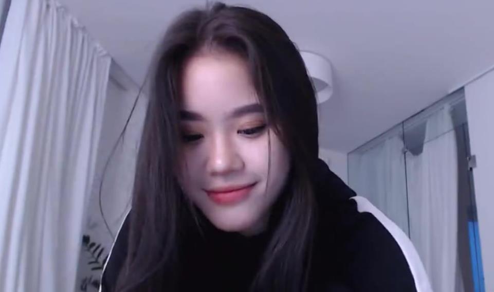 可爱镜娘：东南亚高颜值浮力姬的新作品，清纯可人的甜美小姐姐，遥控小玩具7V-1.27G