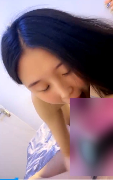 金钱诱惑下的美女少女们：颜值竿娆粉嫩可爱，校园秀场上的玩物花儿