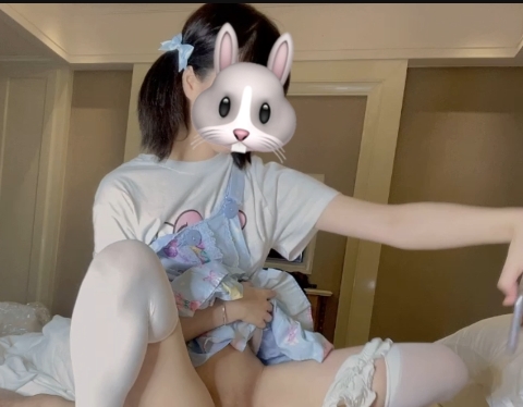 火爆网红幼齿妹子粉嫩美足福利白丝减肥抖M