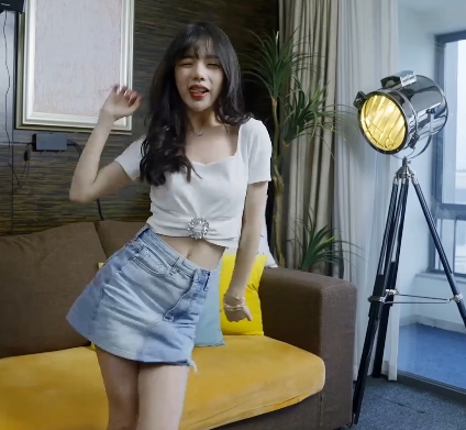 潘甜甜的绅士绝版三部曲：百度云水果传媒当家花旦女星顶流人物浮力姬