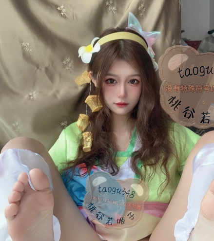 转载搬运：木之本澜、桃谷若姬子的COS作品展示在魔都漫展上，可在百度盘上浏览。