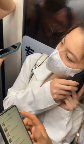 地铁内衣真实高清拍摄套图：紧张感与代入感的高质量大胆窥视体验