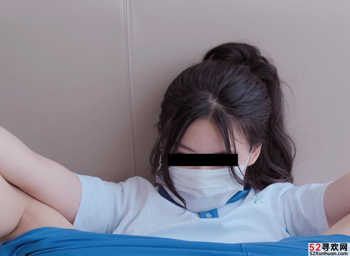 超清纯可爱的吃土的媛媛穿着校服讲解作品，网红小姐姐身材火爆，视觉冲击强烈的互动感受视频和照片