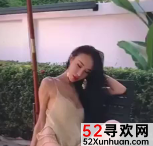 网红模特孟晓艺25分钟视频展示大长腿和染缸车灯，颜值高写真互动