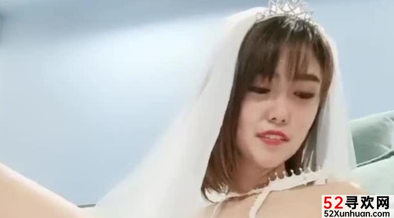 两位精选女主播撞衫白色婚纱给你一口甜甜沙滩上的贝壳小妲己直播斯文妖艳撞衫谁丑谁尴尬视频