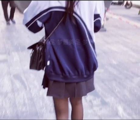 虫哥的真实艺术作品视频：神秘的JK少女高颜值丝袜白袜短裙校服足系列