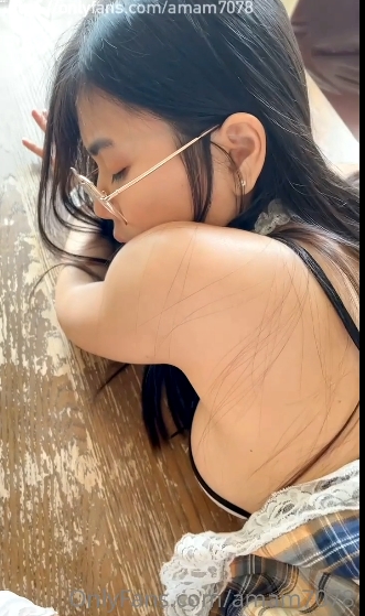 私人骚秘书：完美露脸的女仆装，各种姿势，大D擦lang，550M收藏，解压密码，上村花论坛