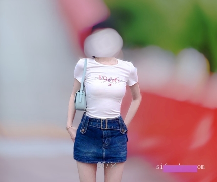 校花绮珂珂天然圆润大罩杯私拍甄选15V2.8G商品