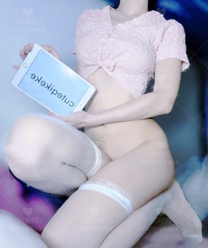 校花绮珂珂天然圆润大罩杯私拍甄选15V2.8G商品