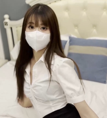 窈窕身材美少女OL穿吊带黑丝包臀裙