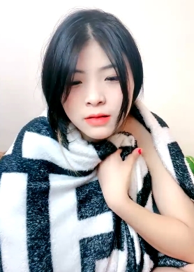 美少女小妹妹青春直播20小时：核弹沉沦的故事