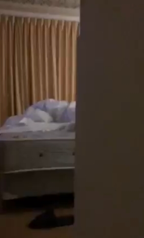 大罩杯美女在台湾某处使用C哭腔求饶,推出了双层解压的FF改zip商品