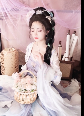 爆机少女喵小吉的12月T3新作合集，包括5套古董店人偶系列、双子系列、最强冰雪组合系列、小吉的家政服务系列、长相思系列、灼灼其华系列和72小时系列。合集大小为15.4G，提供永久链接下载，存放在百度云上。