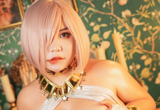 Queenie福利姬的申精百度云自行打包，578P高清视频，大小为1.74G。购买须知：禁止水贴，不露三点，失效不补。