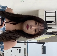 丰满美女穿白裤展示胖臀和长腿的视频（1V，7.95G）在百度云上的分享