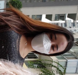 高跟长腿美女穿黑色皮裤的视频