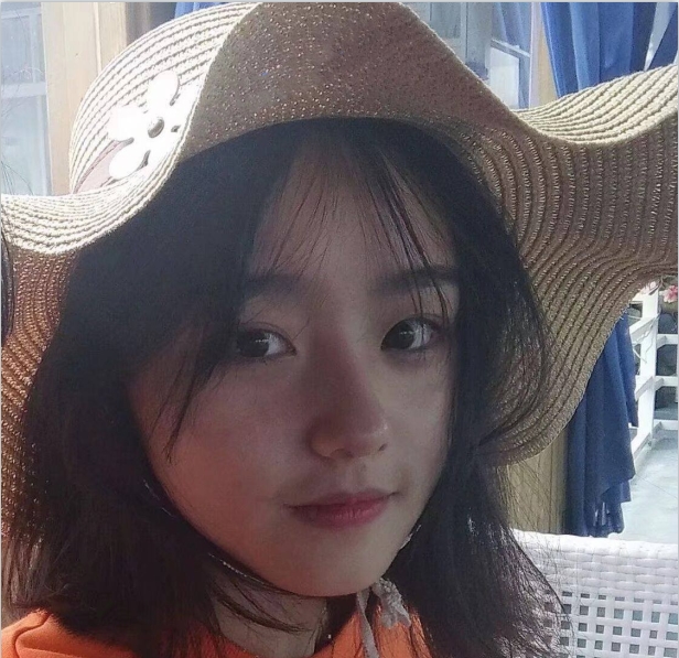 聚会中的微醺女同学展示出了嘴艺，性怼脸上