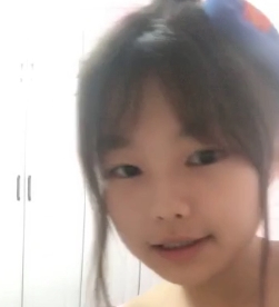 粉嫩乖乖年轻少女互相亲吻，奇怪玩具揉揉子，1V610MB，百度盘