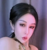 嫩模田冰冰全方位展示诱惑身材，无遮掩地展示小骚一面