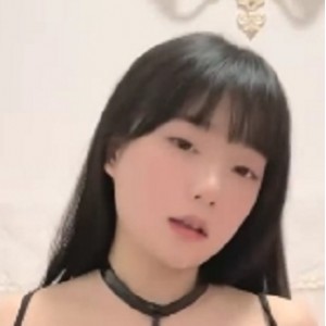 邻家女神的美妙境界：疯狂高兴的幼齿道具在神秘处（百度盘）